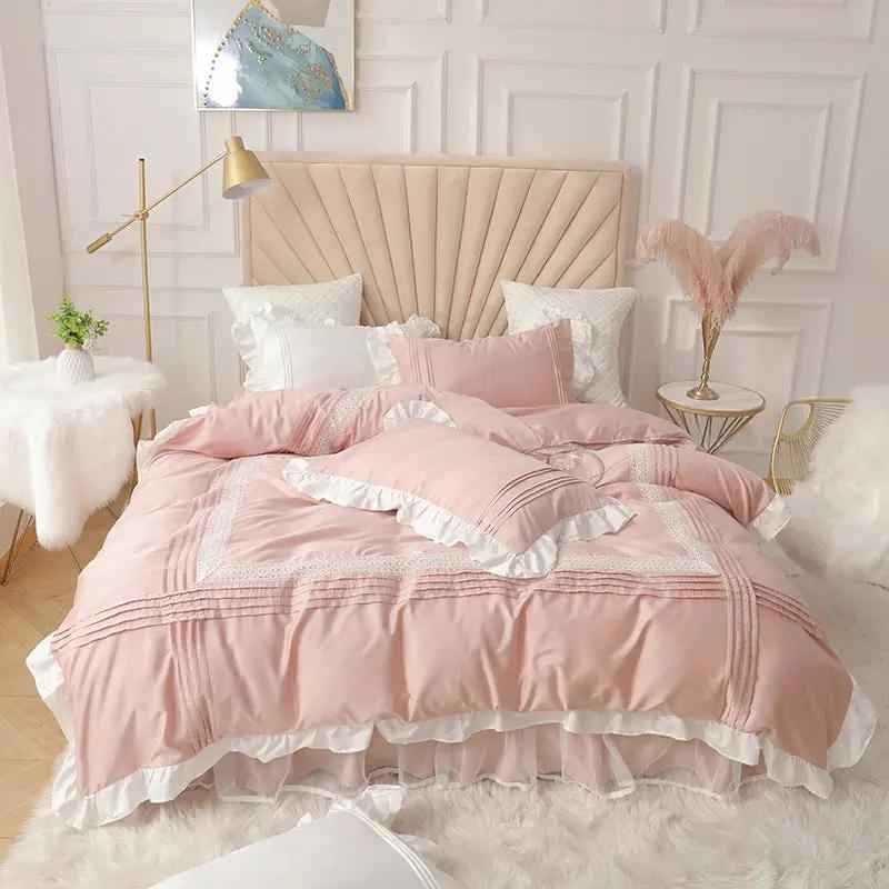 Lace Bed Quilt - Elegant Cover Girl Bedding Set for a Stylish Bedroom
