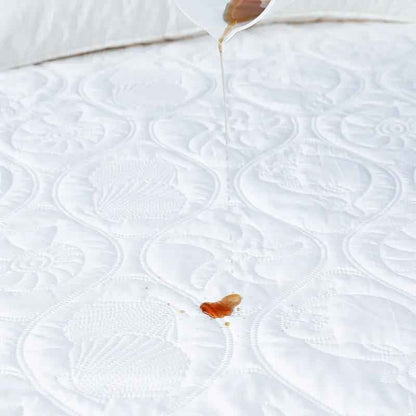 Moisture-Proof Mattress Protector - Waterproof Bed Cover for Ultimate Protection