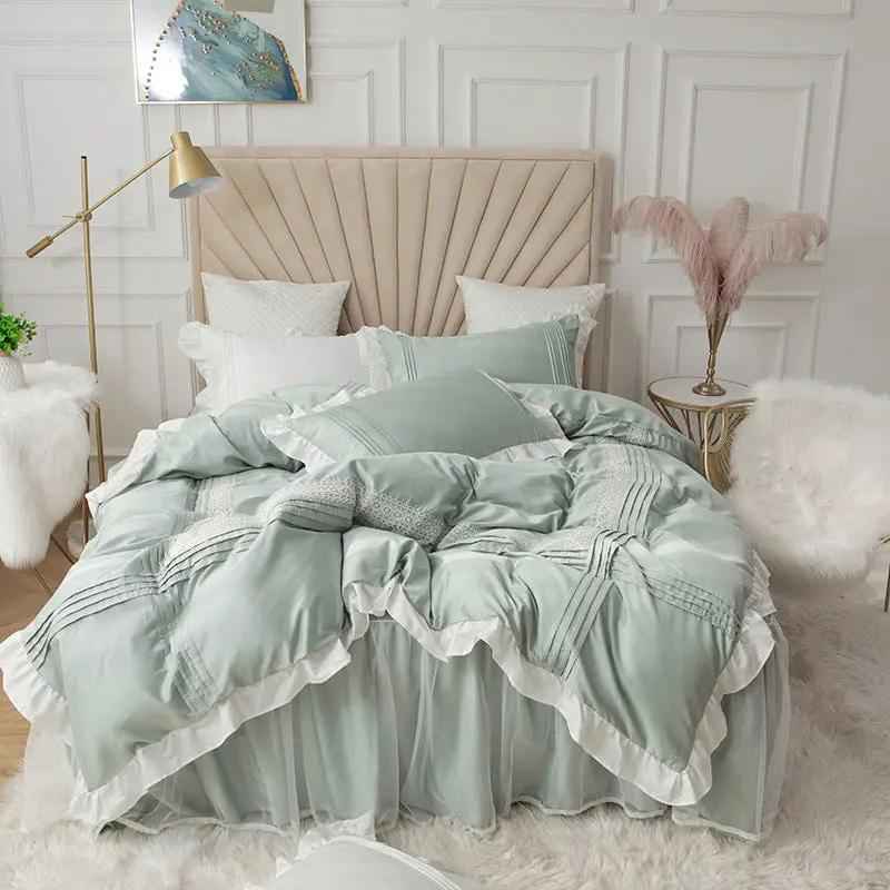 Lace Bed Quilt - Elegant Cover Girl Bedding Set for a Stylish Bedroom
