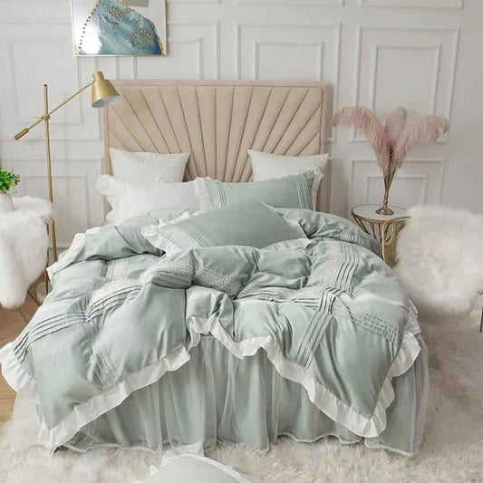 Lace Bed Quilt - Elegant Cover Girl Bedding Set for a Stylish Bedroom