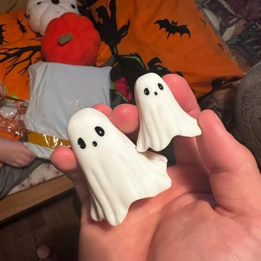 Halloween Middle Finger Love Ghost Ornaments - Decorative Halloween Decor - AllvueCo