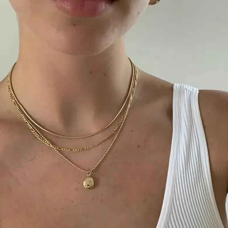 Vintage Geometric Pendant Necklace in Metal - Unique Oval Jewelry & Accessories