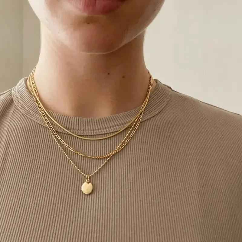 Vintage Geometric Pendant Necklace in Metal - Unique Oval Jewelry & Accessories